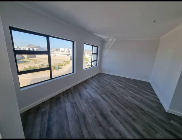 3 BEDROOM HOUSE FOR SALE IN SANDOWN